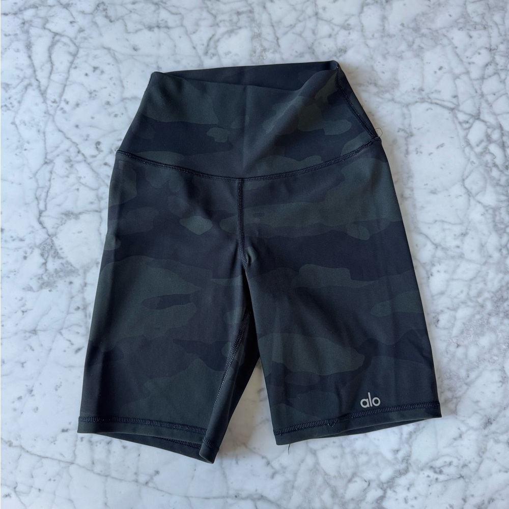 Alo camo bike shorts